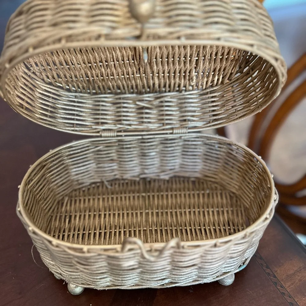 Beautiful Vintage Wicker Basket Box w/ Bow Topper, Gold Lidded Storage Box VGUC